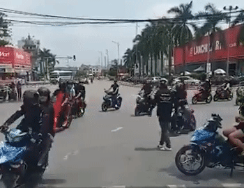 Lạng l&aacute;ch đ&aacute;nh v&otilde;ng giữa ng&atilde; tư