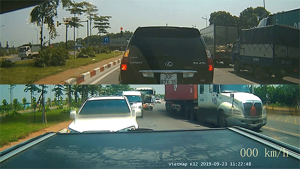 Khoảnh khắc vụ tai nạn li&ecirc;n ho&agrave;n xảy ra