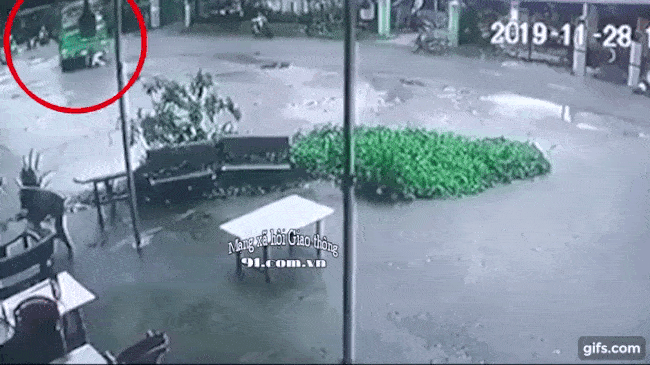 Khoảnh khắc vụ tai nạn xảy ra