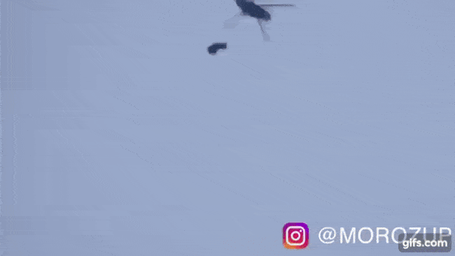 Khoảnh khắc chiếc Mercedes-AMG G63 bị thả từ trực thăng xuống đất