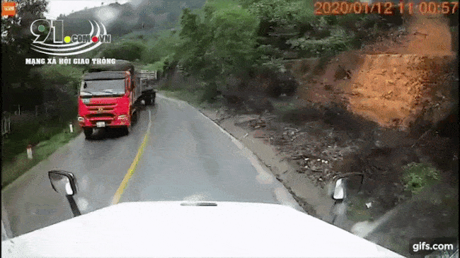 Khoảnh khắc vụ tai nạn xảy ra