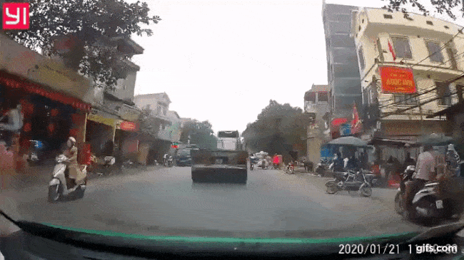 Khoảnh khắc vụ tai nạn xảy ra