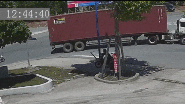 Khoảnh khắc vụ tai nạn xảy ra