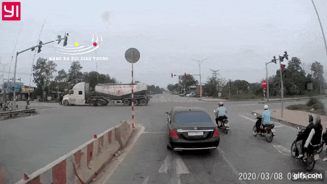 Khoảnh khắc vụ tai nạn xảy ra