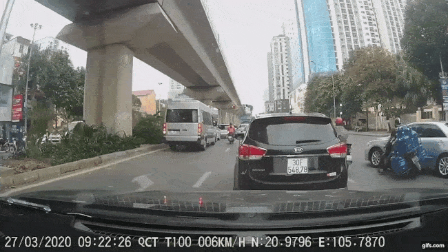 Khoảnh khắc vụ tai nạn liên hoàn xảy ra