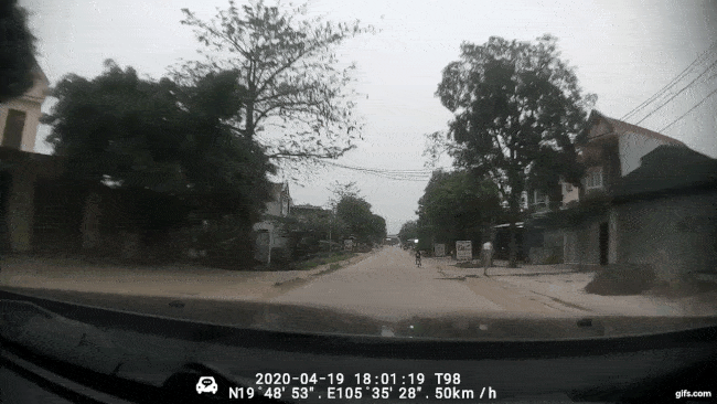 Pha đ&aacute;nh l&aacute;i nhanh như cắt của t&agrave;i xế &ocirc; t&ocirc;
