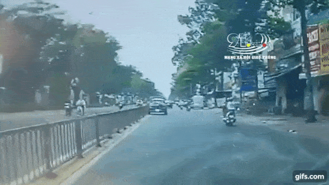 Khoảnh khắc vụ tai nạn liên hoàn xảy ra