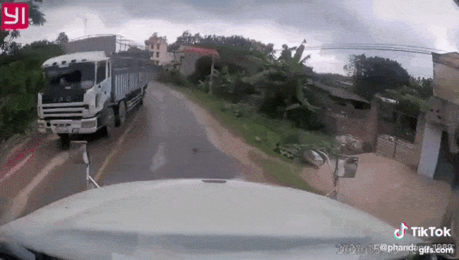 Khoảnh khắc vụ tai nạn xảy ra