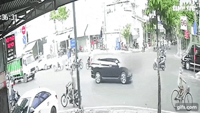 Khoảnh khắc vụ tai nạn xảy ra