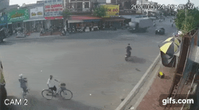 Khoảnh khắc vụ tai nạn xảy ra