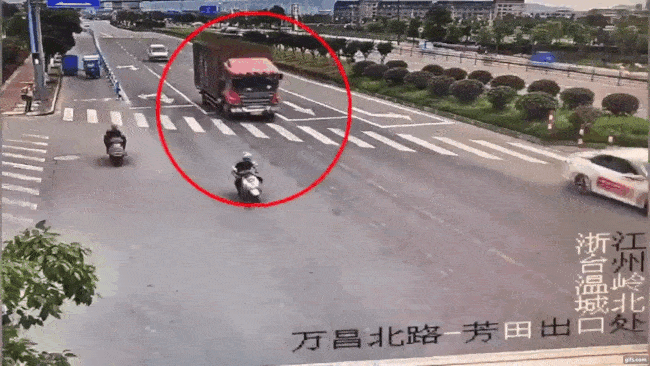 Khoảnh khắc vụ tai nạn xảy ra