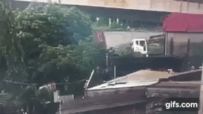Khoảnh khắc vụ tai nạn xảy ra