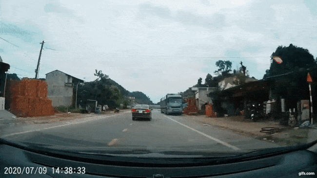 Khoảnh khắc vụ tai nạn xảy ra