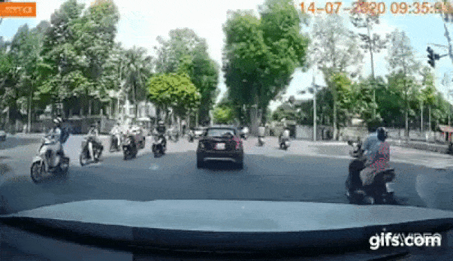 Khoảnh khắc vụ tai nạn xảy ra