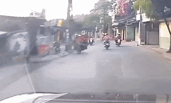 Khoảnh khắc vụ tai nạn xảy ra