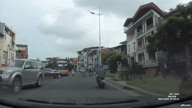 Khoảnh khắc vụ tai nạn xảy ra