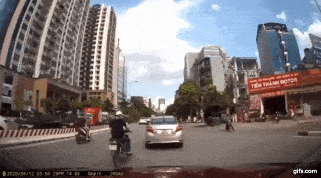 Khoảnh khắc vụ tai nạn xảy ra