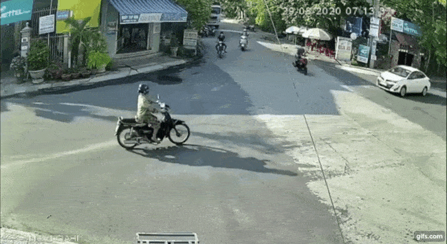 Khoảnh khắc vụ tai nạn xảy ra