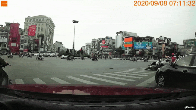 Khoảnh khắc vụ tai nạn xảy ra