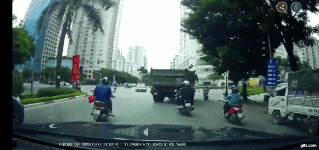 Khoảnh khắc vụ tai nạn xảy ra