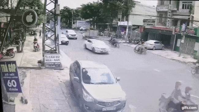 Khoảnh khắc vụ tai nạn xảy ra
