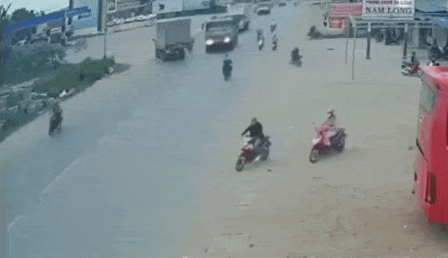 Khoảnh khắc vụ tai nạn xảy ra