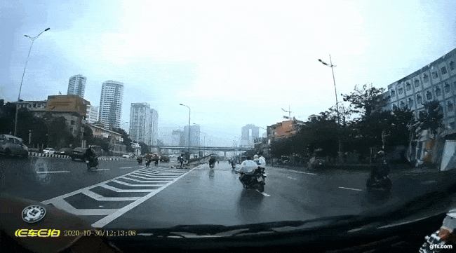 Khoảnh khắc vụ tai nạn xảy ra