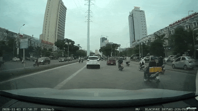 Khoảnh khắc vụ tai nạn xảy ra