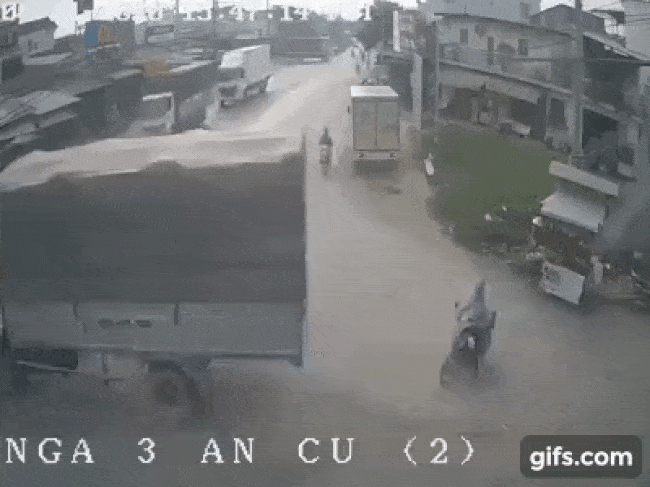 Khoảnh khắc vụ tai nạn xảy ra