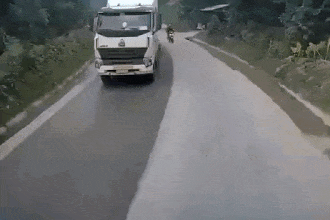 Khoảnh khắc vụ tai nạn xảy ra