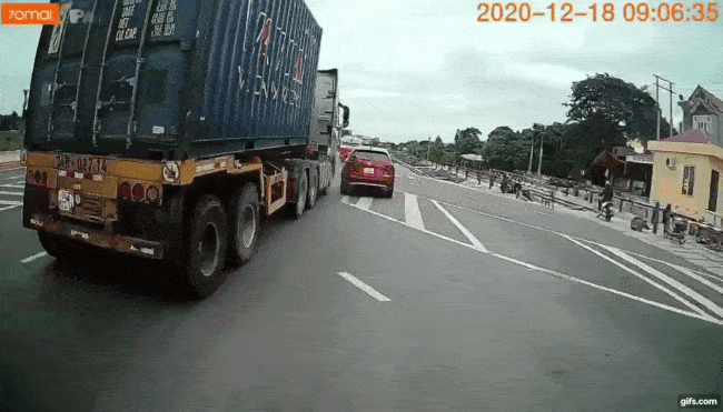Khoảnh khắc vụ tai nạn xảy ra