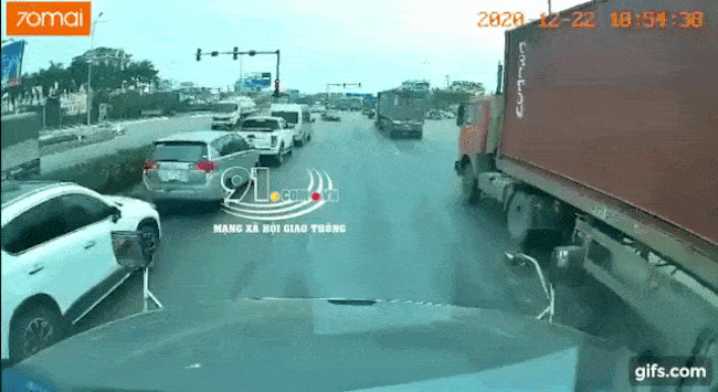 Khoảnh khắc vụ tai nạn xảy ra
