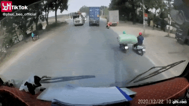 Khoảnh khắc vụ tai nạn xảy ra