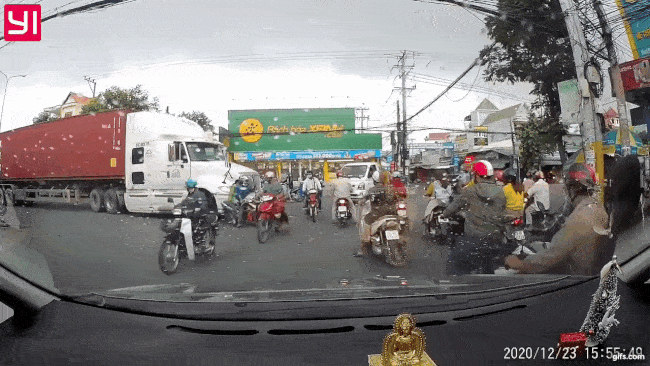 Khoảnh khắc vụ tai nạn xảy ra