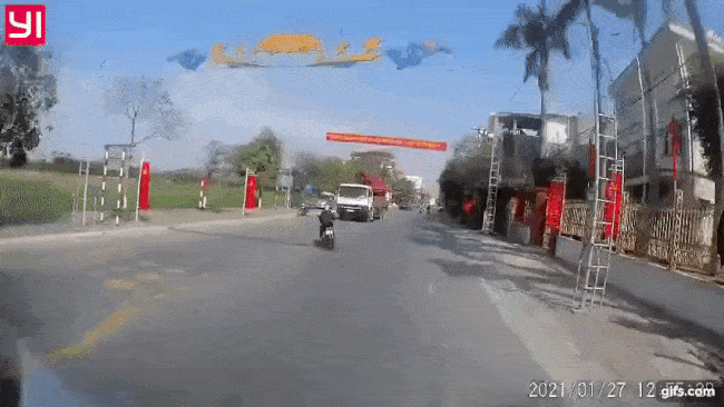 Khoảnh khắc vụ tai nạn xảy ra