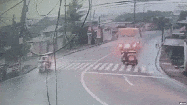 Khoảnh khắc vụ tai nạn xảy ra