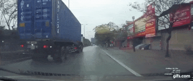 Khoảnh khắc vụ tai nạn xảy ra