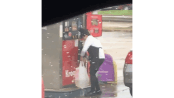 T&uacute;i nil&ocirc;ng thủng xo bị xăng h&ograve;a tan