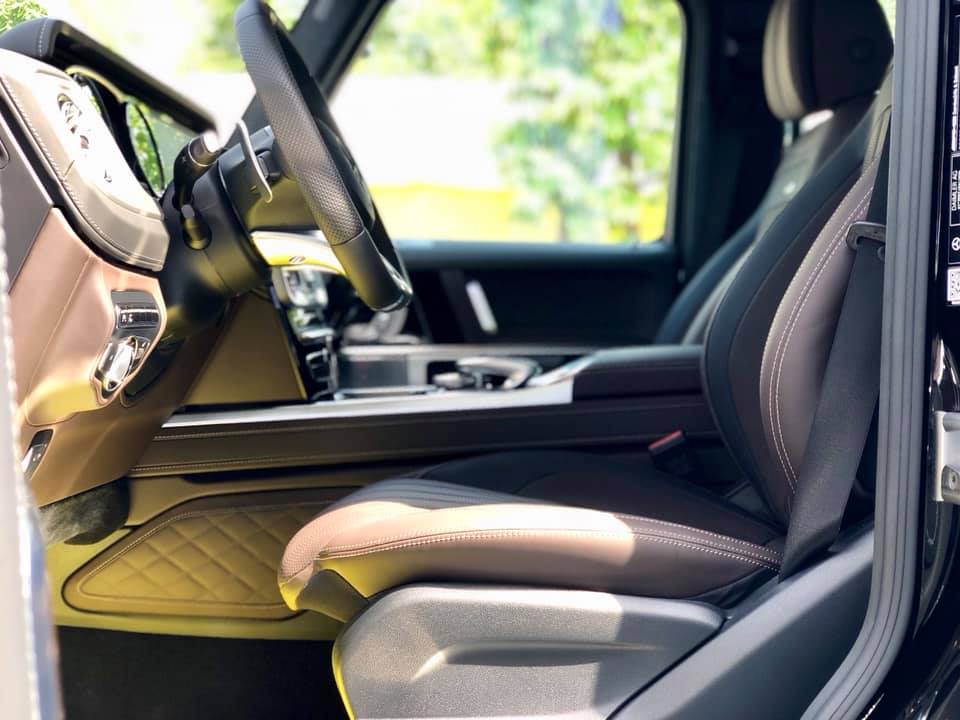 Nội thất Mercedes-AMG G63 2019 mới về Việt Nam có màu đen cùng chỉ khâu màu đỏ