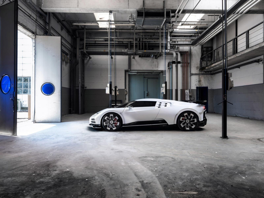 Bugatti Centodieci sở hữu công suất tối đa lớn hơn khoảng 100 mã lực so với Chiron