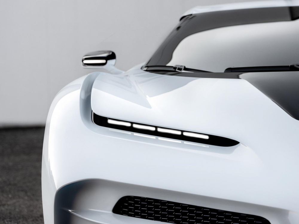 Cận cảnh đèn pha LED mắt híp của Bugatti Centodieci 