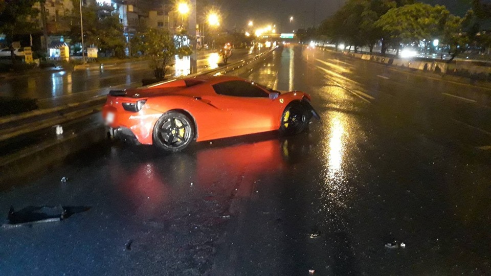 Hiện trường vụ tai nạn chiếc siêu xe Ferrari 488 Spider tại Thái Lan