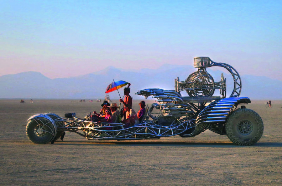 Chiếc xe Valyrian Steel của Chang tại Burning Man