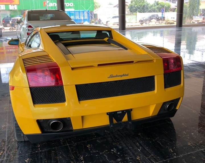 Vẻ đẹp của siêu xe Lamborghini Gallardo nhìn từ đuôi xe