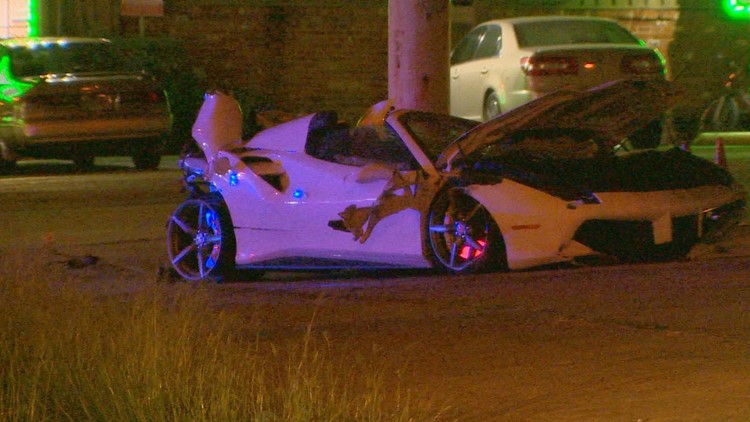 Chiếc siêu xe Ferrari 488 Spider tại hiện trường vụ tai nạn