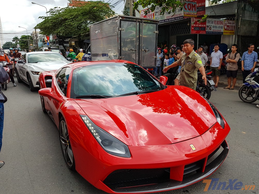 Ferrari 488 Spider của nhà giàu Việt