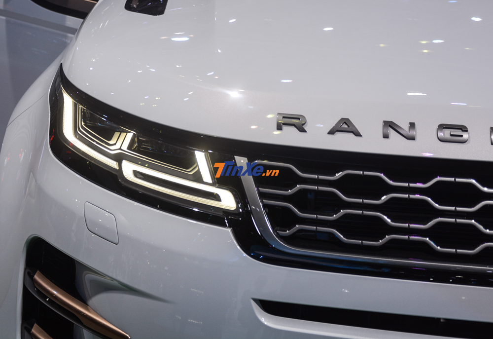 Tiếp theo đó là phần đèn pha LED của Range Rover Evoque thế hệ thứ 2 có thiết kế giống với Range Rover Velar