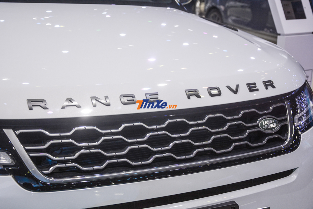 Ngoại hình bên ngoài của Range Rover Evoque 2020 đã được làm mới lại thiết kế lưới tản nhiệt bắt mắt hơn trước