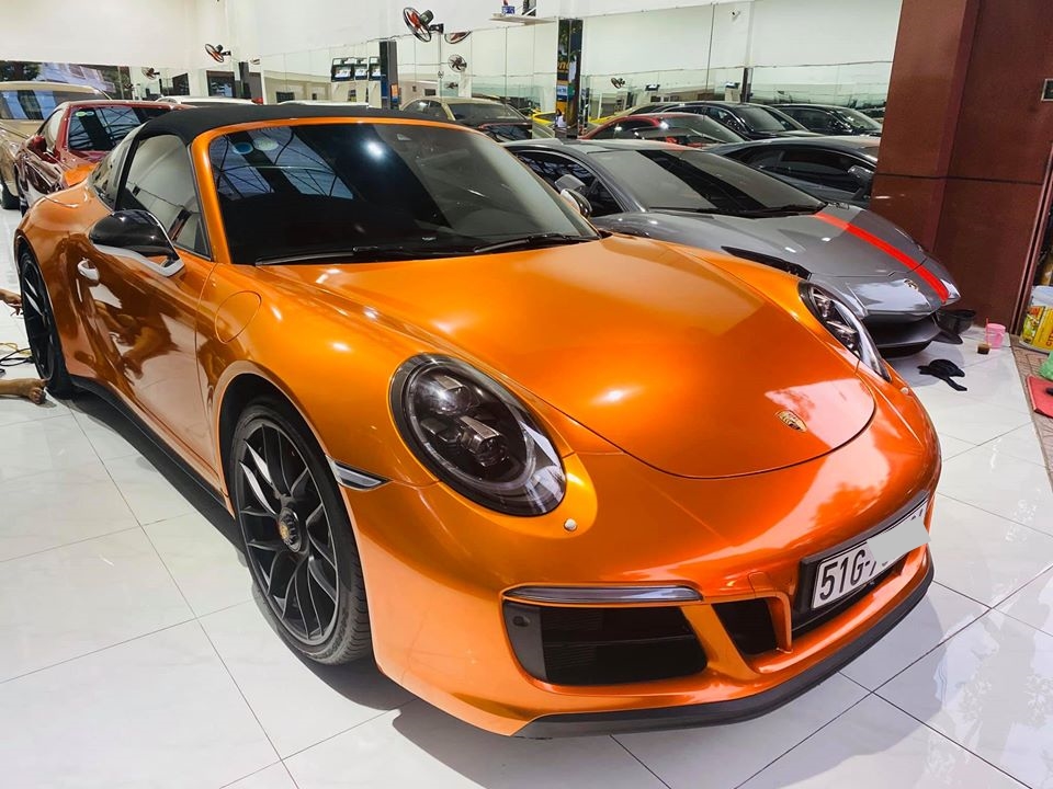 Porsche 911 Targa 4 GTS độc nhất Việt Nam diện áo mới màu cam