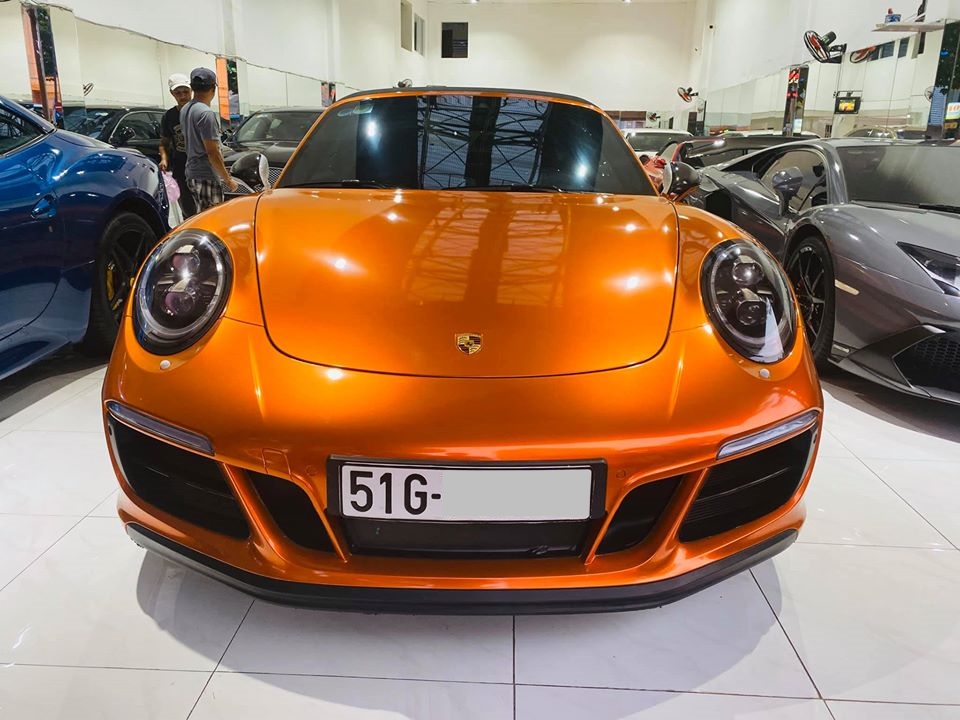 Porsche 911 Targa 4 GTS đời 2018 độc nhất tại Việt Nam có giá bán chính hãng 11,253 tỷ đồng 